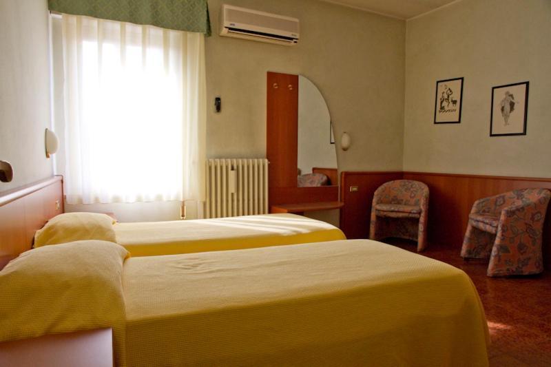Hotel Europa Viadana Habitación foto